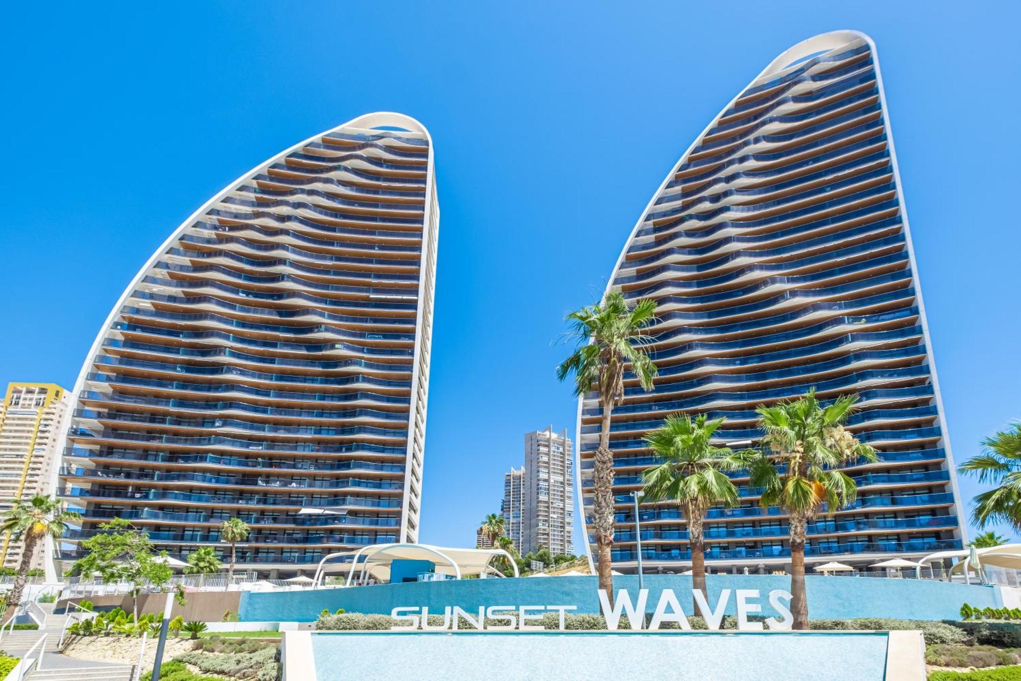 Sunset Waves 18-35 Poniente Beach Resort Бенидорм Экстерьер фото
