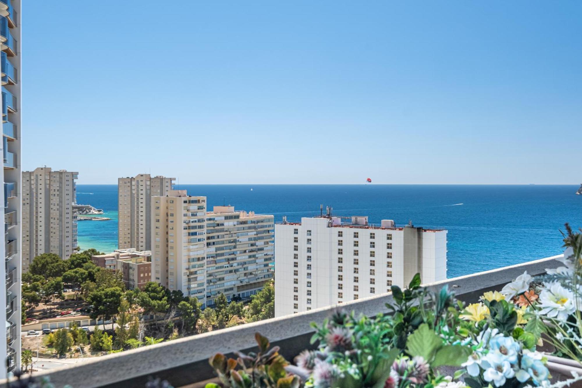 Sunset Waves 18-35 Poniente Beach Resort Бенидорм Экстерьер фото