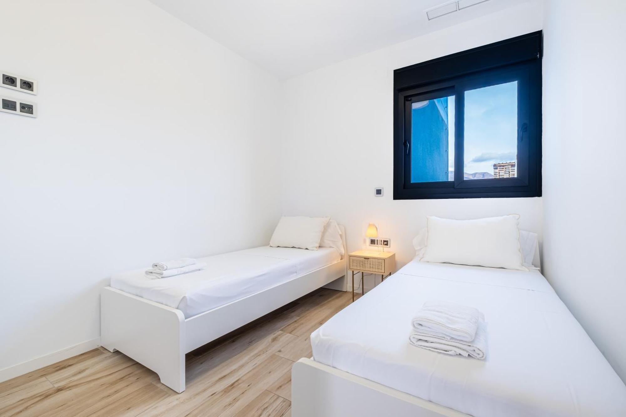 Sunset Waves 18-35 Poniente Beach Resort Бенидорм Экстерьер фото